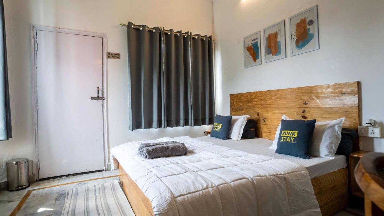 Bunkstay Coworking Hostel & Glamping Rishīkesh Esterno foto