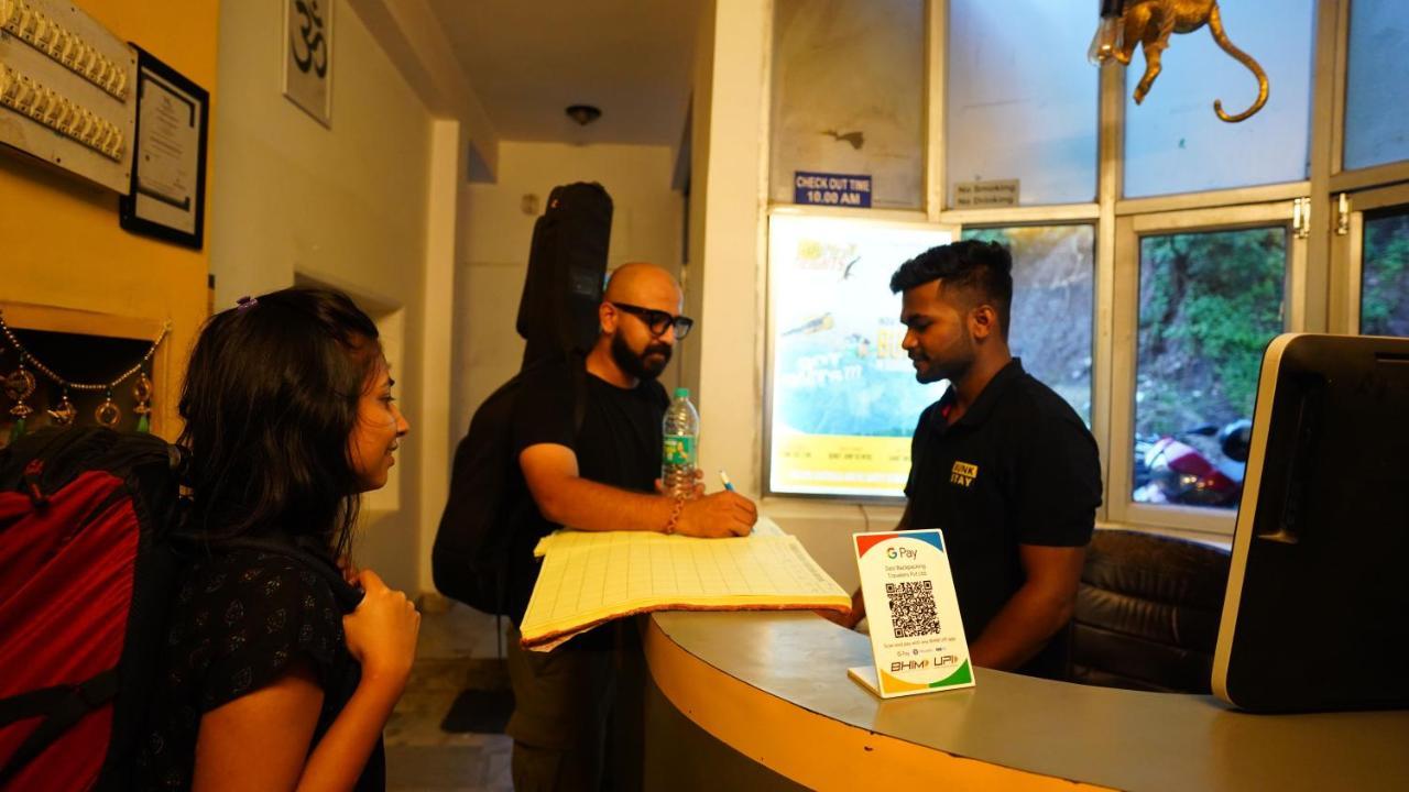 Bunkstay Coworking Hostel & Glamping Rishīkesh Esterno foto