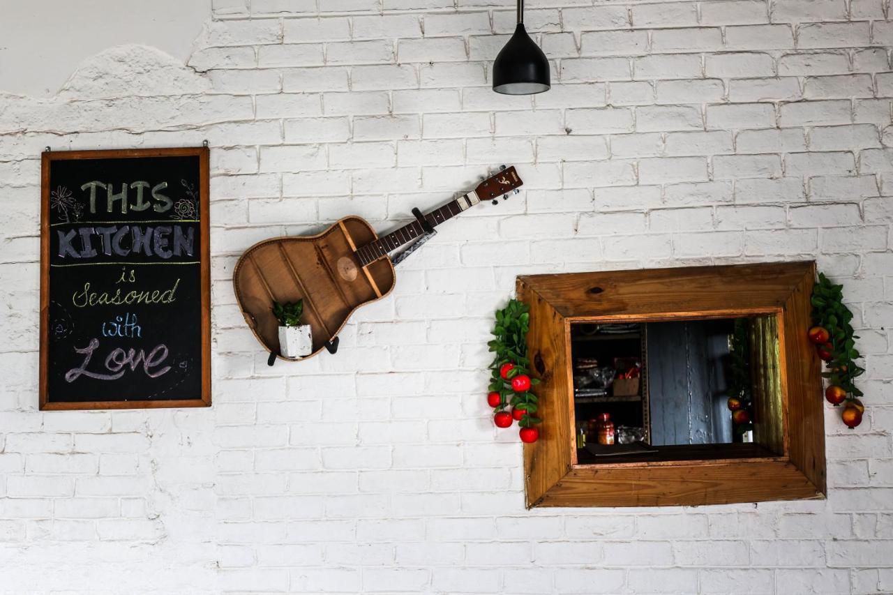 Bunkstay Coworking Hostel & Glamping Rishīkesh Esterno foto