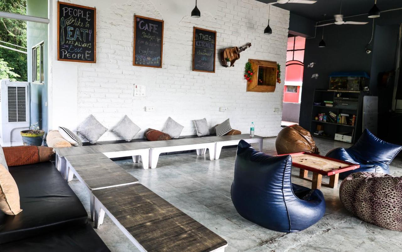 Bunkstay Coworking Hostel & Glamping Rishīkesh Esterno foto