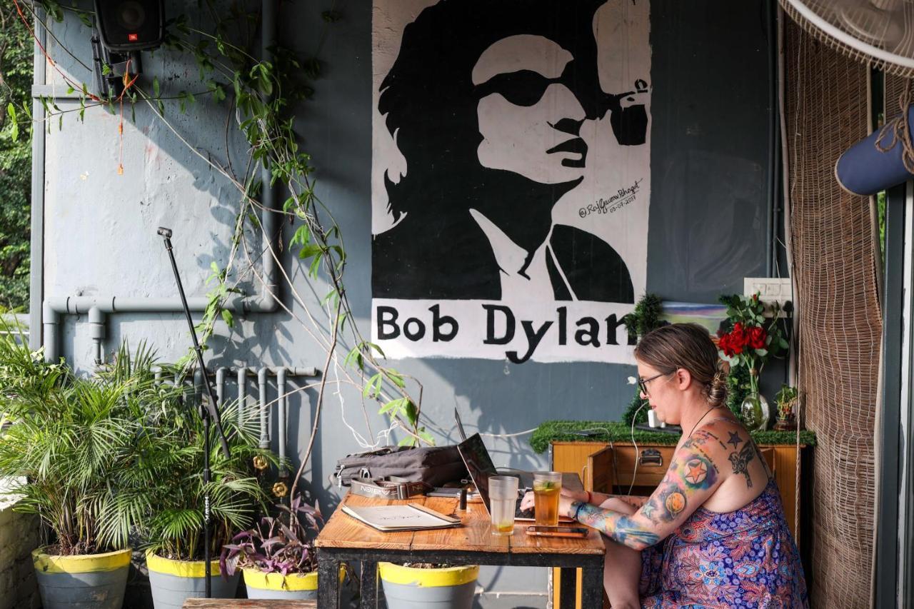 Bunkstay Coworking Hostel & Glamping Rishīkesh Esterno foto