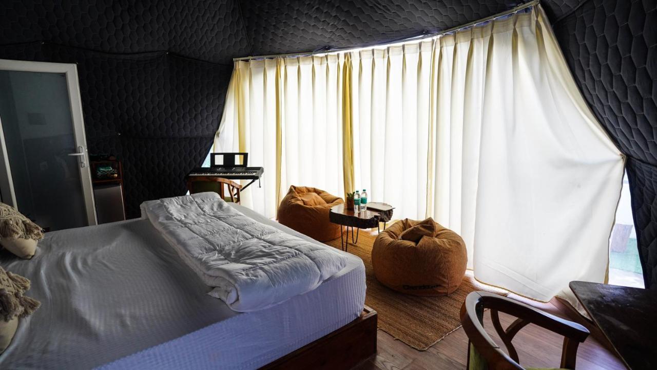 Bunkstay Coworking Hostel & Glamping Rishīkesh Esterno foto