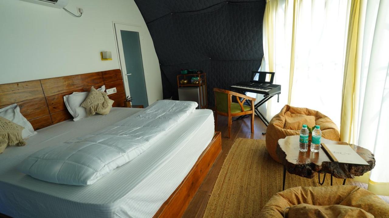 Bunkstay Coworking Hostel & Glamping Rishīkesh Esterno foto