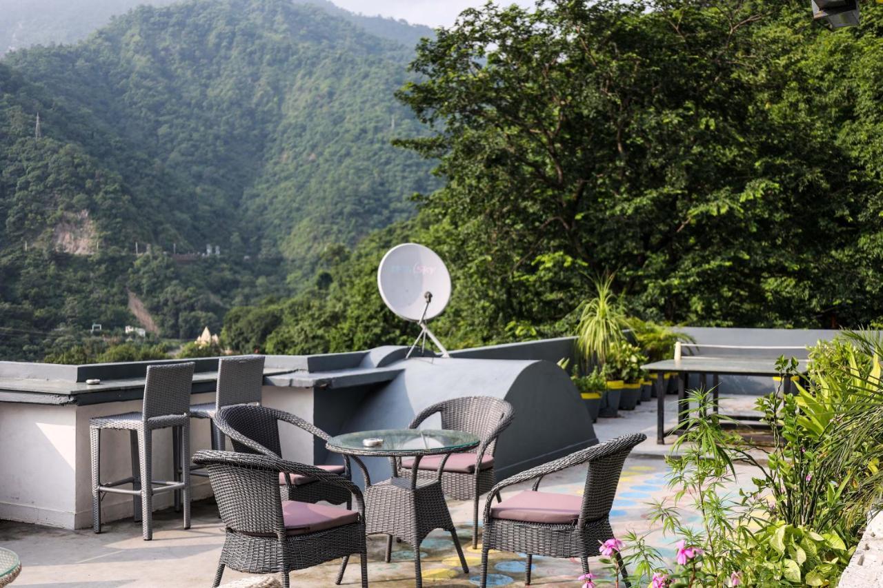 Bunkstay Coworking Hostel & Glamping Rishīkesh Esterno foto