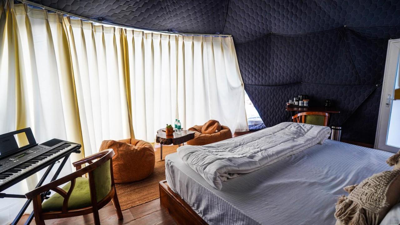 Bunkstay Coworking Hostel & Glamping Rishīkesh Esterno foto