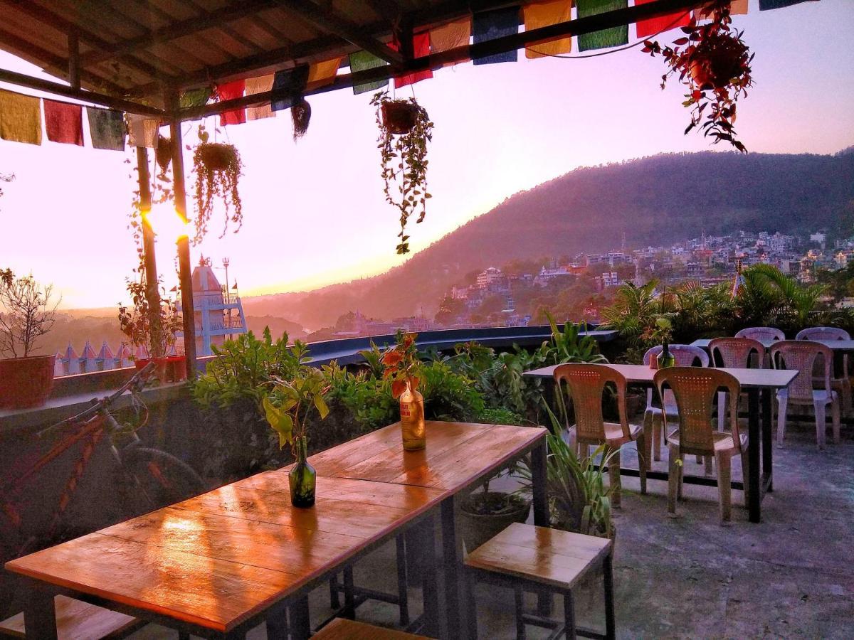 Bunkstay Coworking Hostel & Glamping Rishīkesh Esterno foto