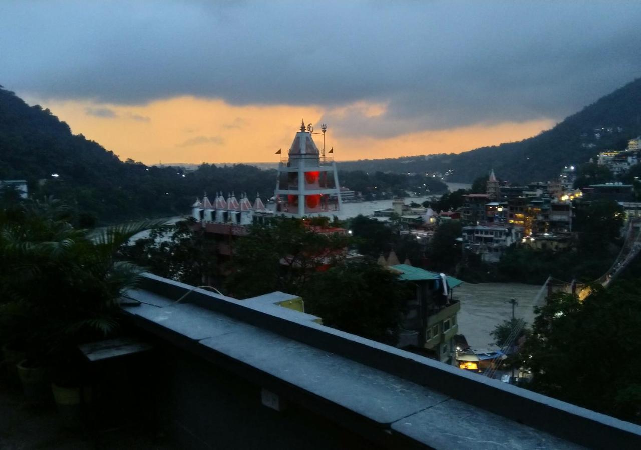 Bunkstay Coworking Hostel & Glamping Rishīkesh Esterno foto