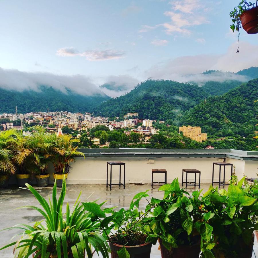 Bunkstay Coworking Hostel & Glamping Rishīkesh Esterno foto