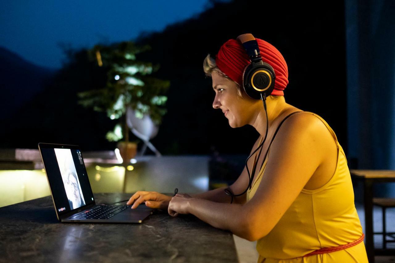 Bunkstay Coworking Hostel & Glamping Rishīkesh Esterno foto