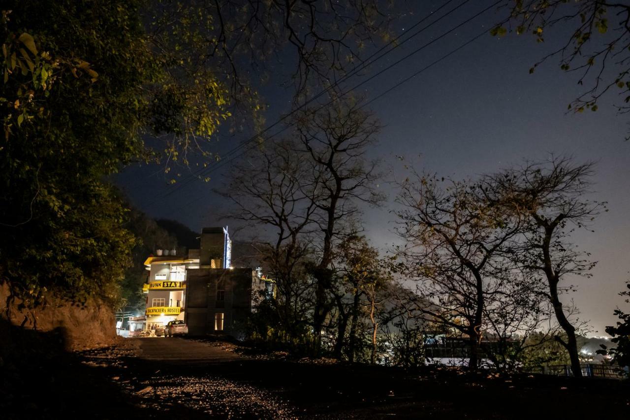 Bunkstay Coworking Hostel & Glamping Rishīkesh Esterno foto