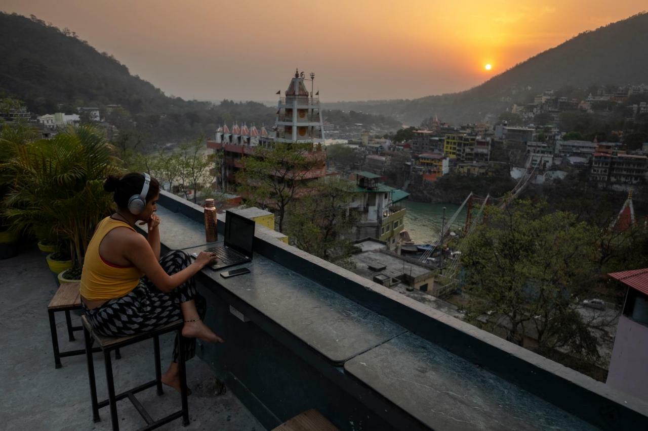 Bunkstay Coworking Hostel & Glamping Rishīkesh Esterno foto